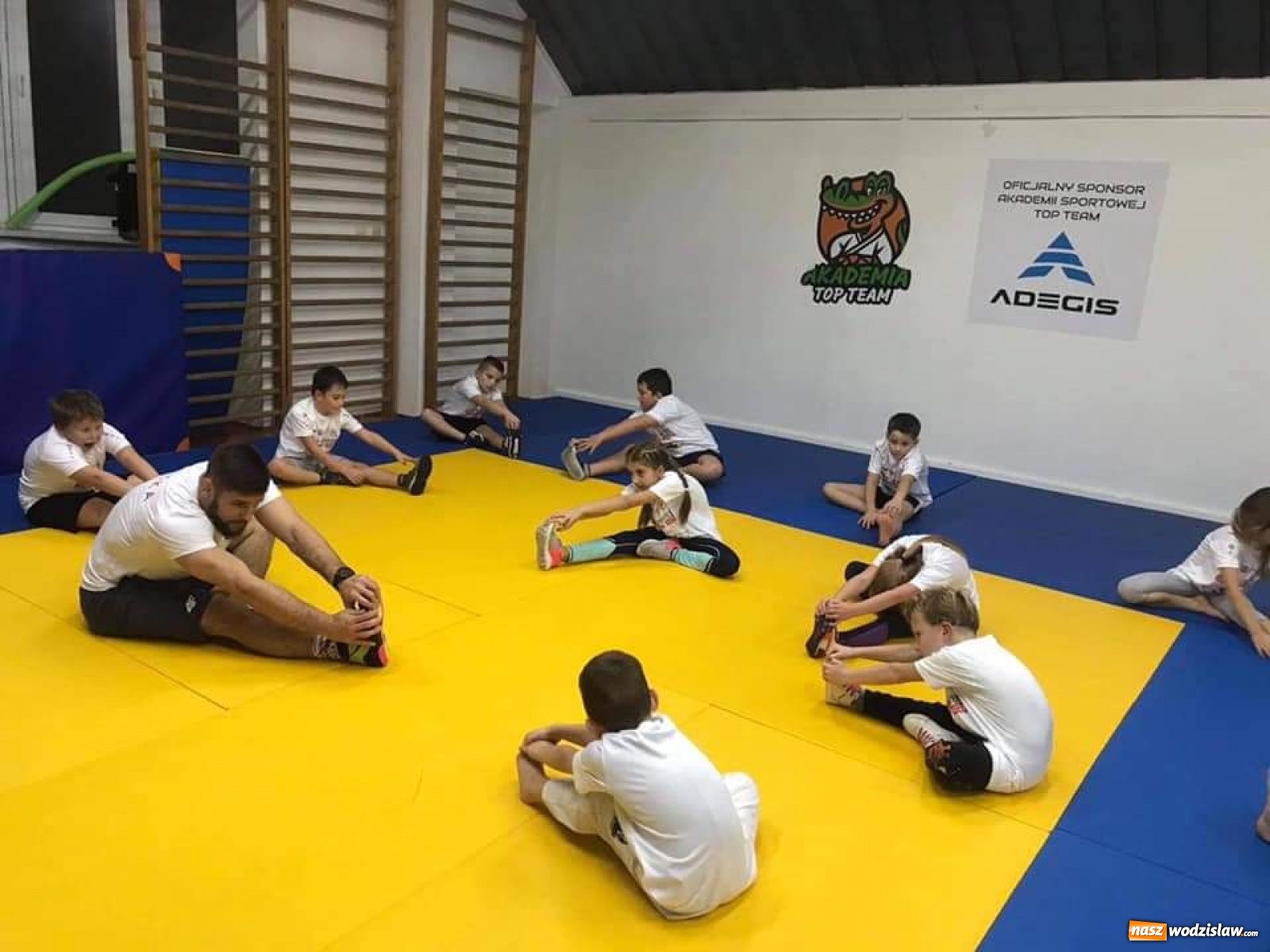 Zdjęcie w galerii na portalu naszwodzislaw.com: Mistrz Polski w zapasach na treningu Akademii Sportowej Top Team wiadomości z regionu