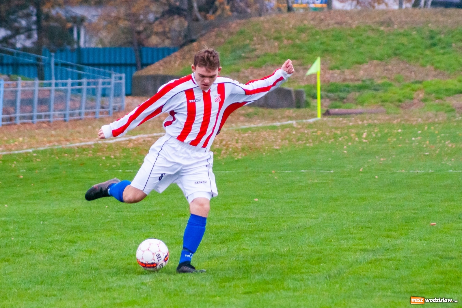 Zdjęcie w galerii na portalu naszwodzislaw.com: Juniorzy starsi. Nieudana pogoń Gołkowic [FOTO i WIDEO] wiadomości z regionu