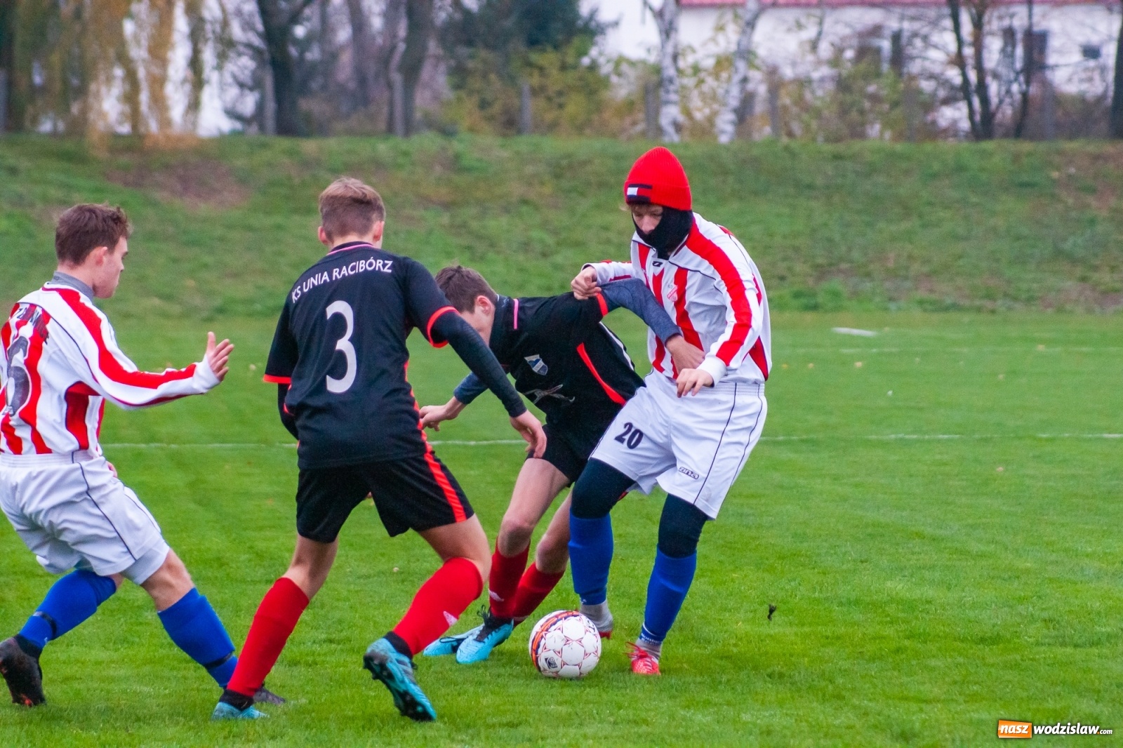 Zdjęcie w galerii na portalu naszwodzislaw.com: Juniorzy starsi. Nieudana pogoń Gołkowic [FOTO i WIDEO] wiadomości z regionu