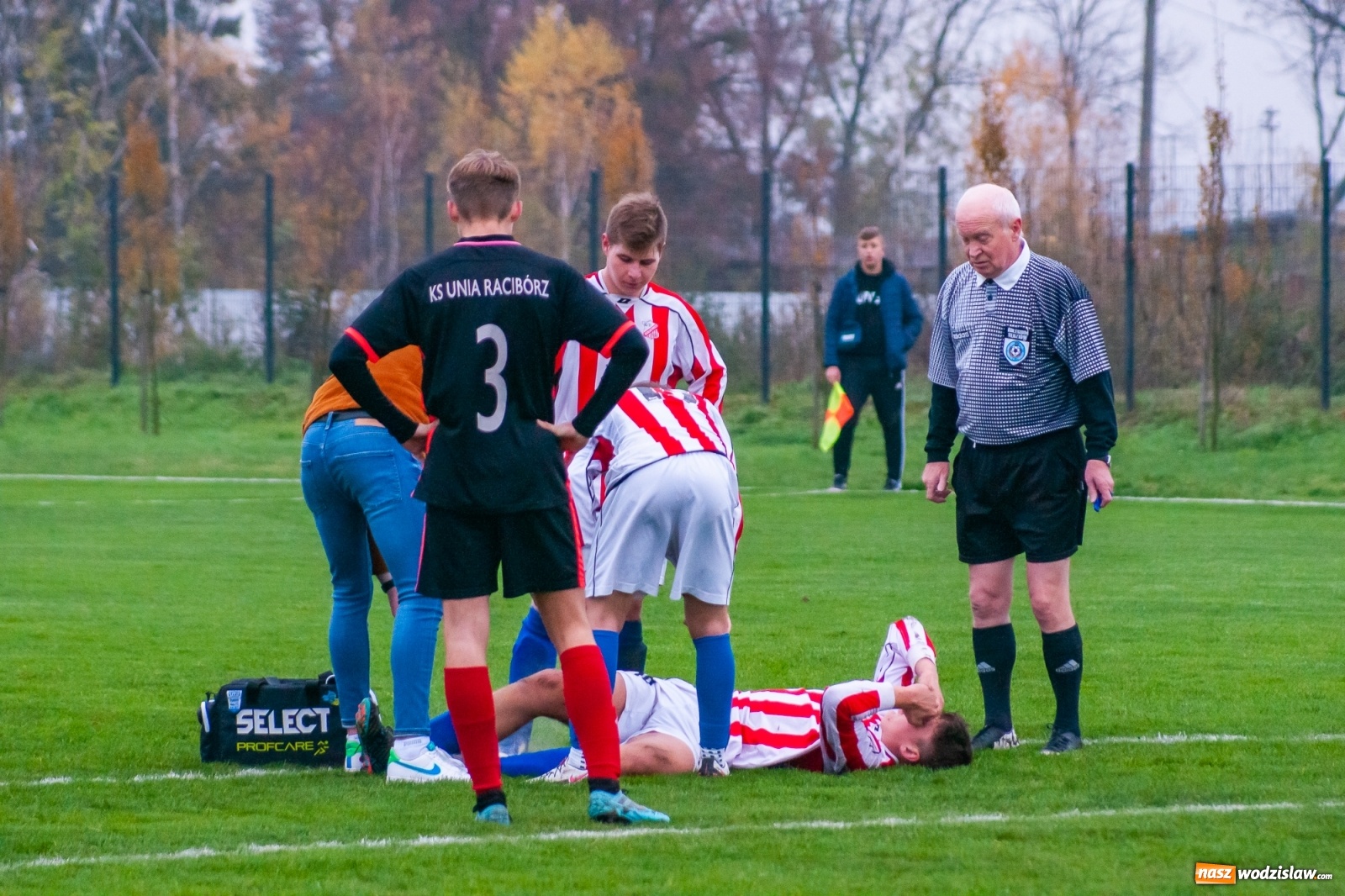 Zdjęcie w galerii na portalu naszwodzislaw.com: Juniorzy starsi. Nieudana pogoń Gołkowic [FOTO i WIDEO] wiadomości z regionu