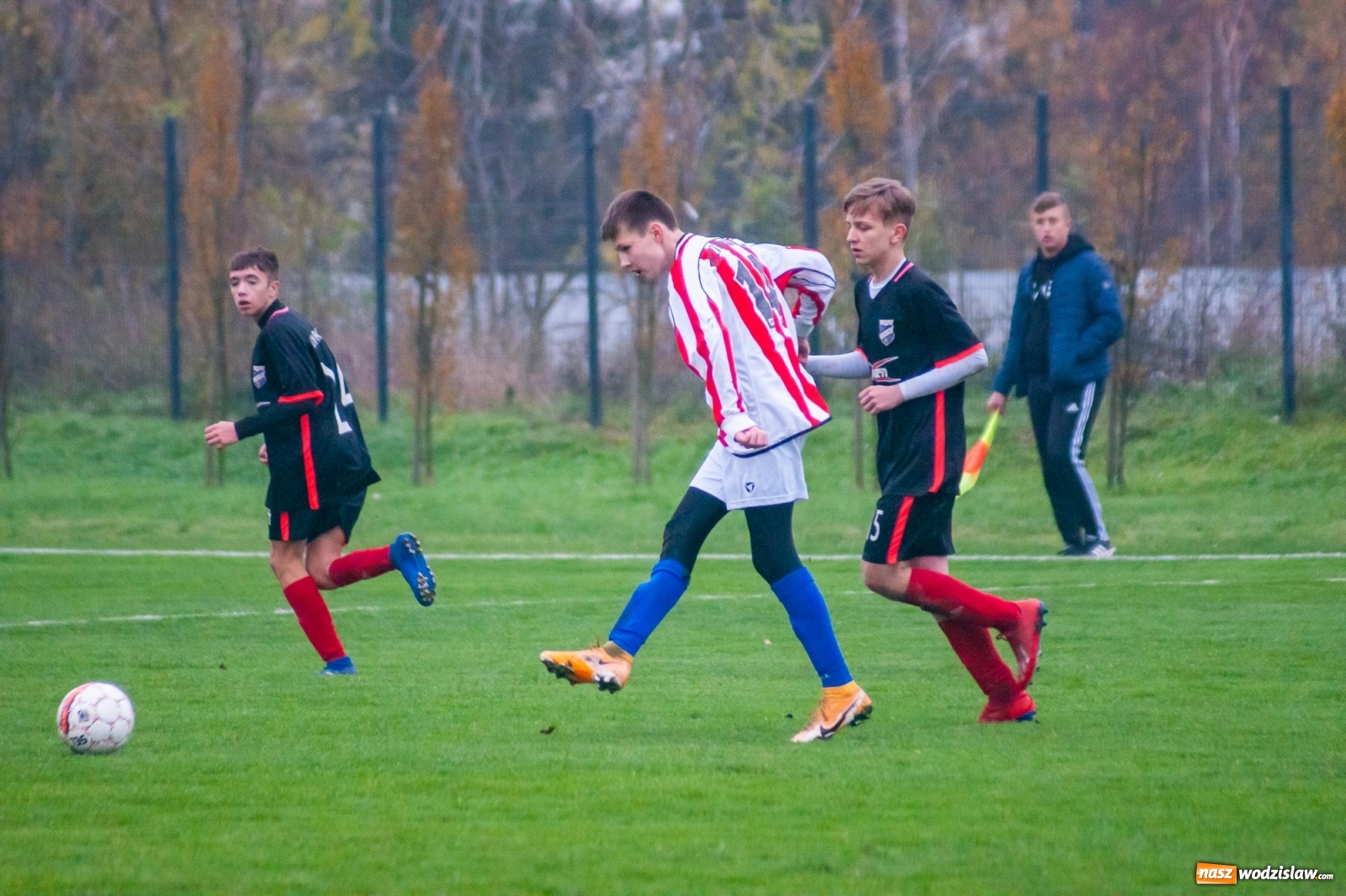 Zdjęcie w galerii na portalu naszwodzislaw.com: Juniorzy starsi. Nieudana pogoń Gołkowic [FOTO i WIDEO] wiadomości z regionu