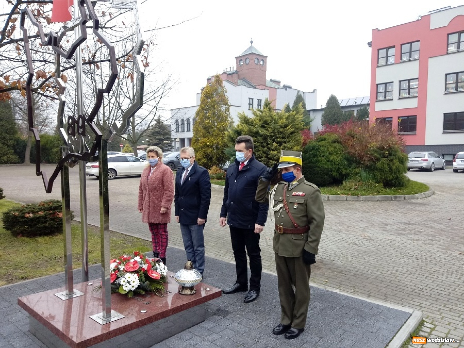 Zdjęcie w galerii na portalu naszwodzislaw.com: Delegacja władz Gminy Mszana upamiętniła odzyskanie niepodległości wiadomości z regionu
