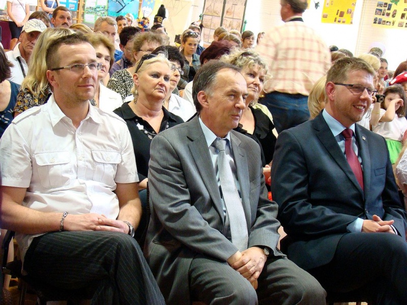 Zdjęcie w galerii na portalu naszwodzislaw.com: Księżna wręczyła im klucze do szkoły wiadomości z regionu