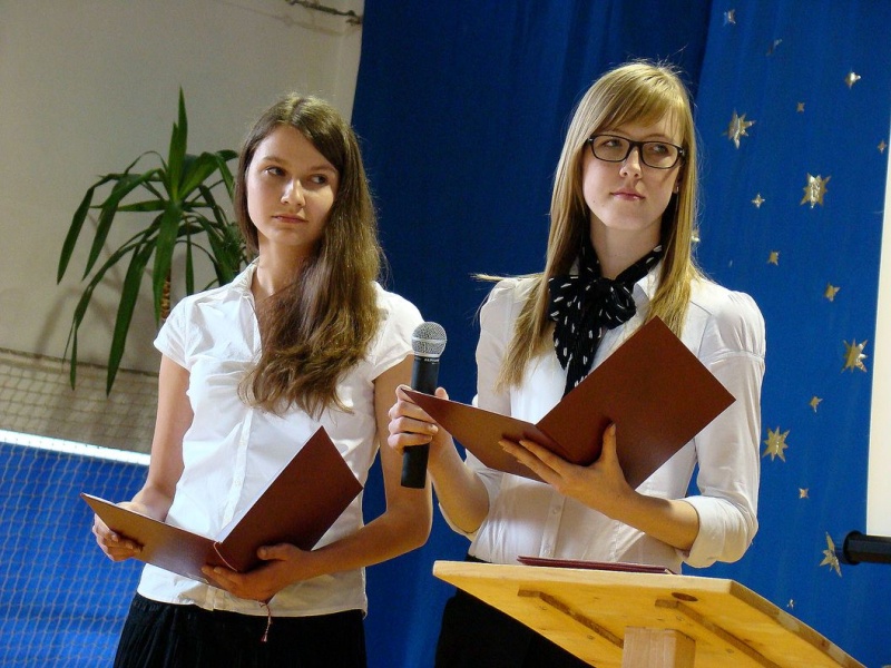 Zdjęcie w galerii na portalu naszwodzislaw.com: Księżna wręczyła im klucze do szkoły wiadomości z regionu