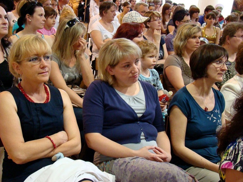 Zdjęcie w galerii na portalu naszwodzislaw.com: Księżna wręczyła im klucze do szkoły wiadomości z regionu