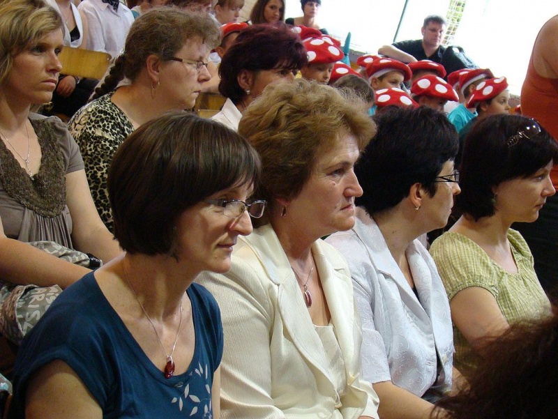 Zdjęcie w galerii na portalu naszwodzislaw.com: Księżna wręczyła im klucze do szkoły wiadomości z regionu