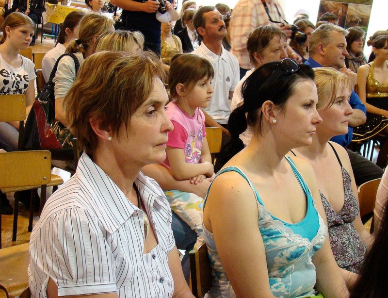 Zdjęcie w galerii na portalu naszwodzislaw.com: Księżna wręczyła im klucze do szkoły wiadomości z regionu