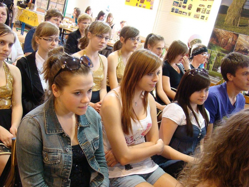 Zdjęcie w galerii na portalu naszwodzislaw.com: Księżna wręczyła im klucze do szkoły wiadomości z regionu