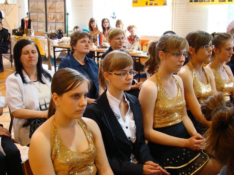 Zdjęcie w galerii na portalu naszwodzislaw.com: Księżna wręczyła im klucze do szkoły wiadomości z regionu