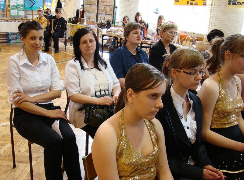 Zdjęcie w galerii na portalu naszwodzislaw.com: Księżna wręczyła im klucze do szkoły wiadomości z regionu