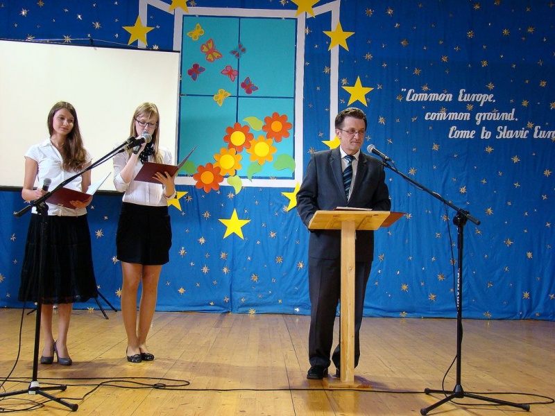 Zdjęcie w galerii na portalu naszwodzislaw.com: Księżna wręczyła im klucze do szkoły wiadomości z regionu