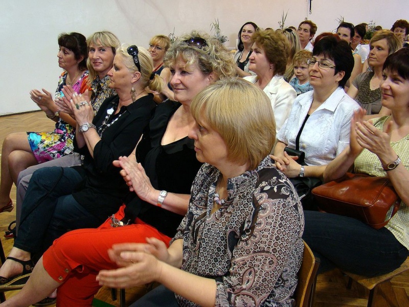 Zdjęcie w galerii na portalu naszwodzislaw.com: Księżna wręczyła im klucze do szkoły wiadomości z regionu