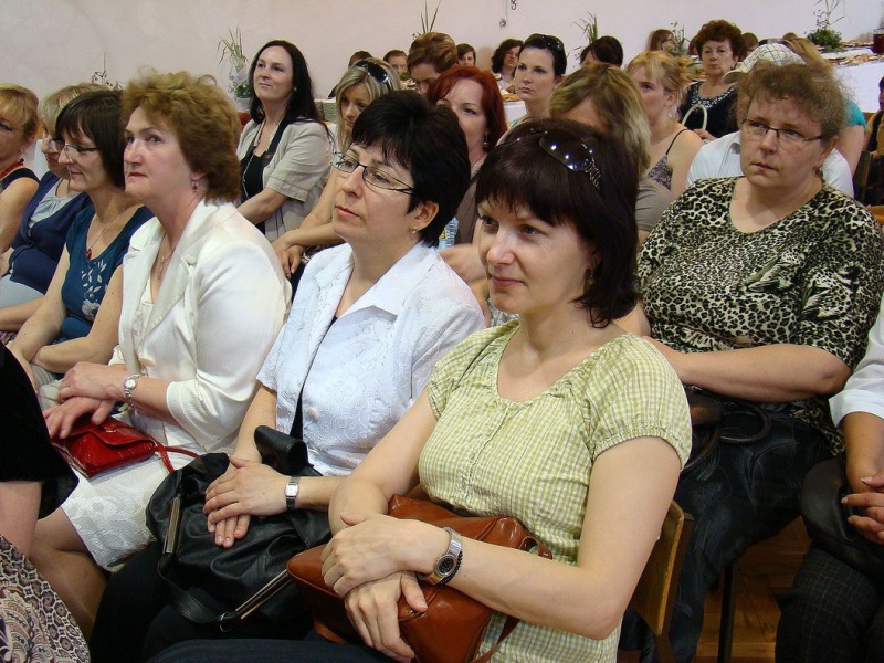 Zdjęcie w galerii na portalu naszwodzislaw.com: Księżna wręczyła im klucze do szkoły wiadomości z regionu