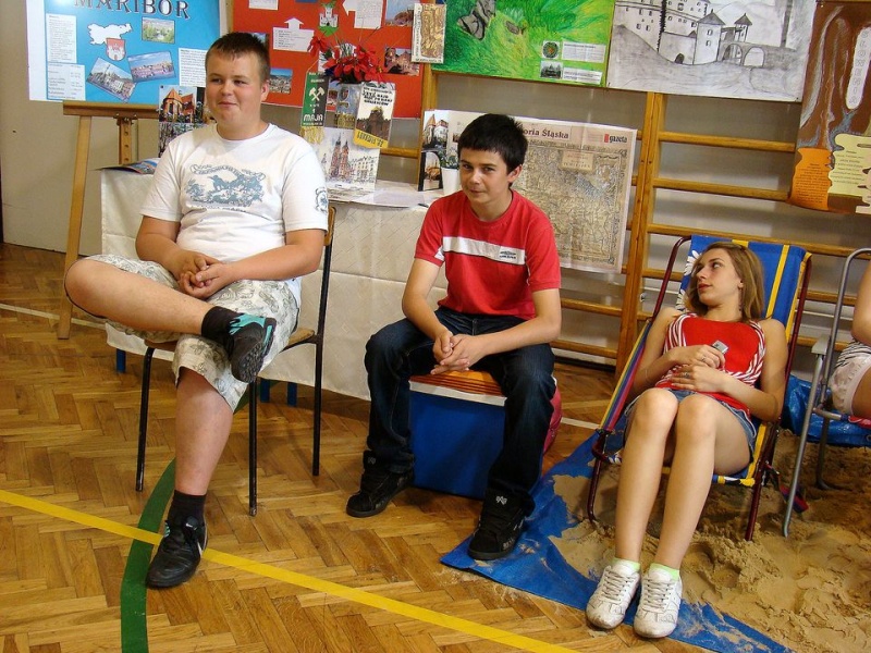 Zdjęcie w galerii na portalu naszwodzislaw.com: Księżna wręczyła im klucze do szkoły wiadomości z regionu