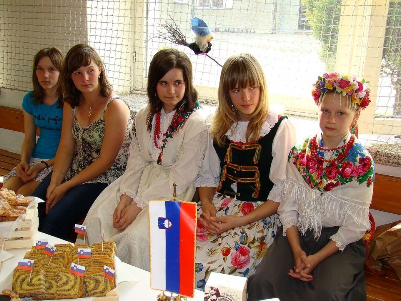 Zdjęcie w galerii na portalu naszwodzislaw.com: Księżna wręczyła im klucze do szkoły wiadomości z regionu