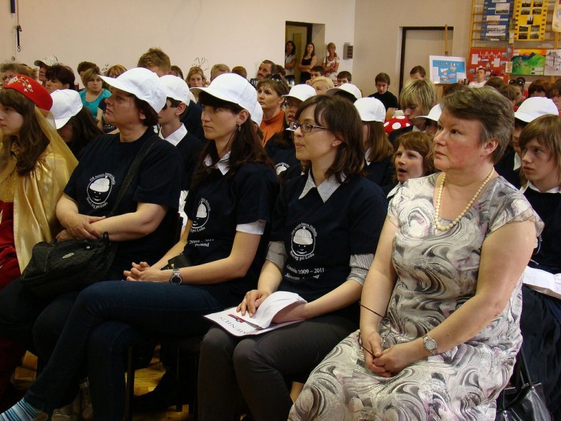 Zdjęcie w galerii na portalu naszwodzislaw.com: Księżna wręczyła im klucze do szkoły wiadomości z regionu