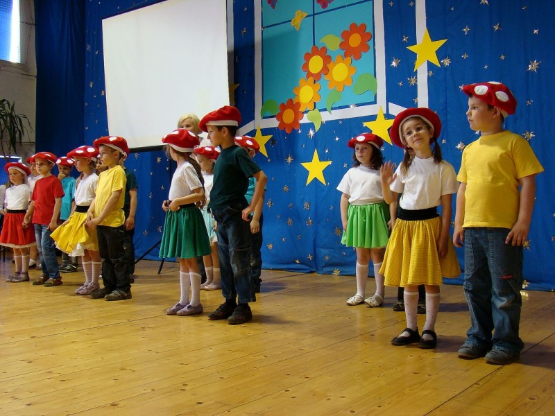 Zdjęcie w galerii na portalu naszwodzislaw.com: Księżna wręczyła im klucze do szkoły wiadomości z regionu