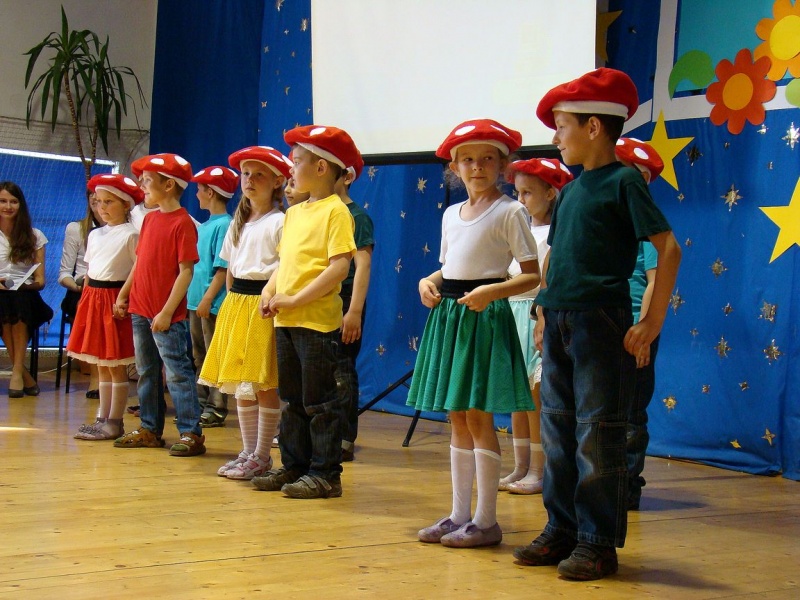 Zdjęcie w galerii na portalu naszwodzislaw.com: Księżna wręczyła im klucze do szkoły wiadomości z regionu