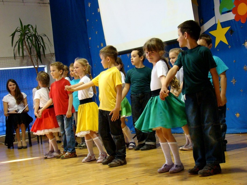 Zdjęcie w galerii na portalu naszwodzislaw.com: Księżna wręczyła im klucze do szkoły wiadomości z regionu