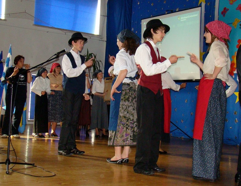 Zdjęcie w galerii na portalu naszwodzislaw.com: Księżna wręczyła im klucze do szkoły wiadomości z regionu