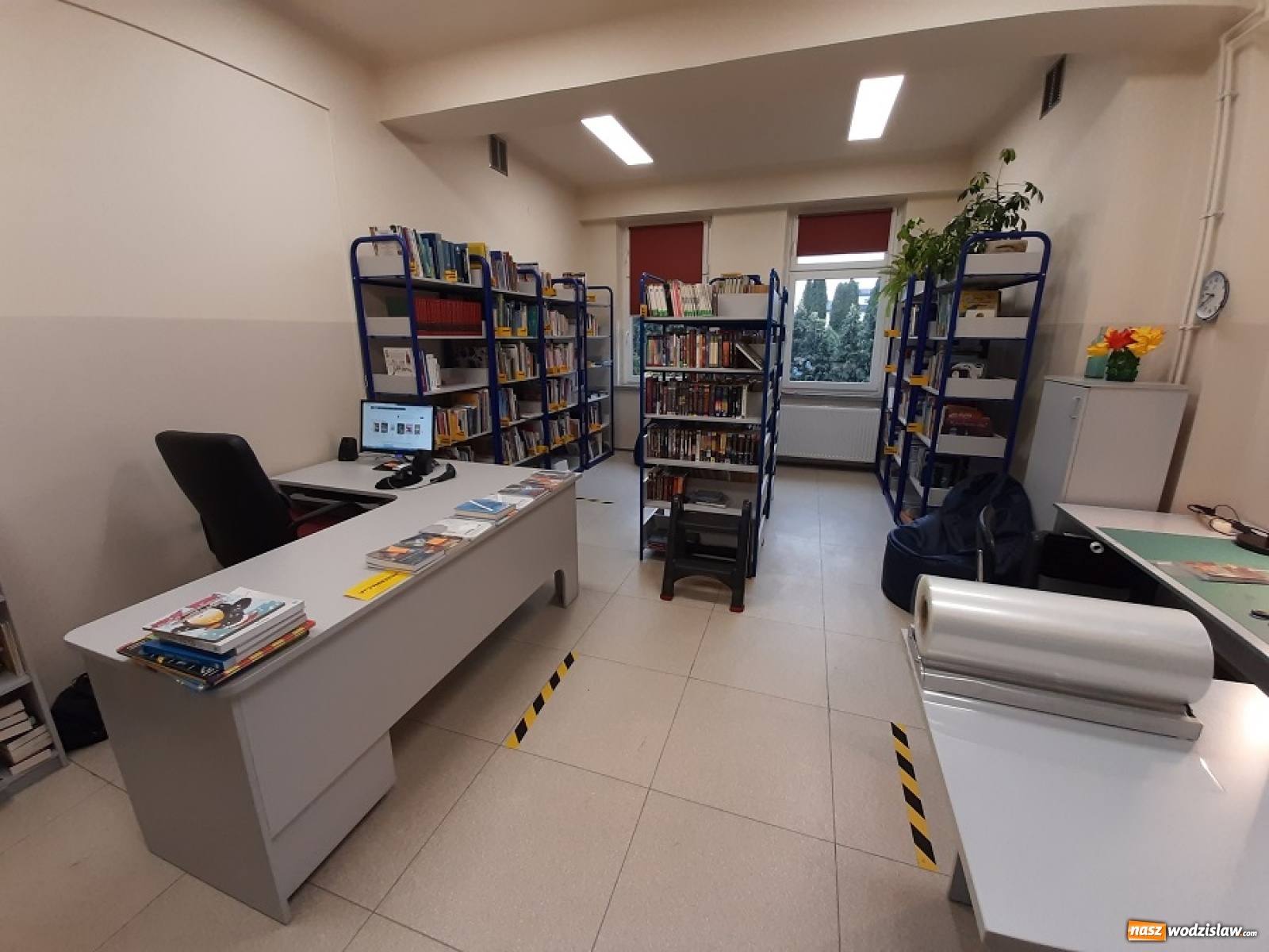 Zdjęcie w galerii na portalu naszwodzislaw.com: Metamorfoza biblioteki szkolnej w Połomi. Pomogła Fundacja JSW wiadomości z regionu