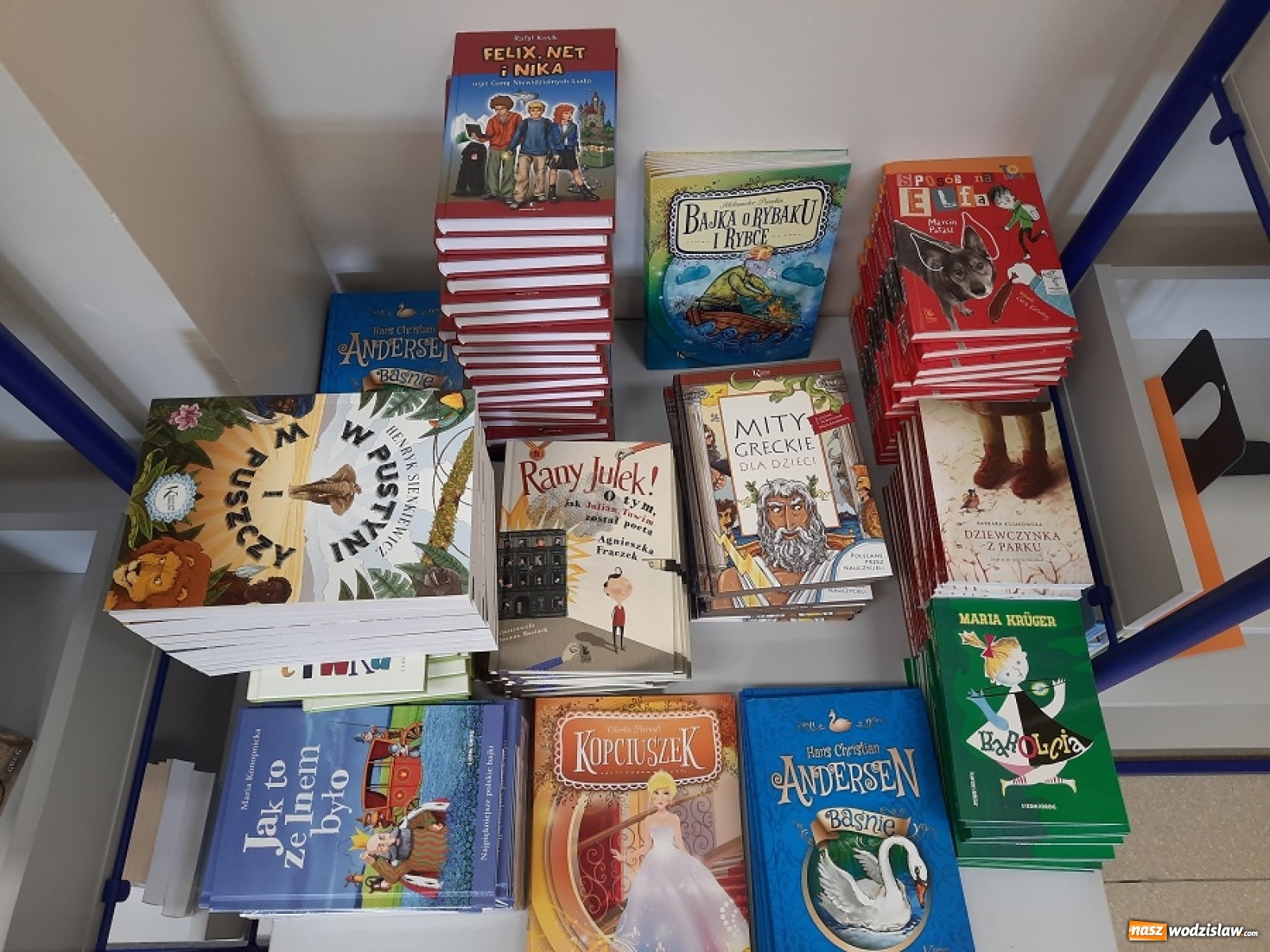 Zdjęcie w galerii na portalu naszwodzislaw.com: Metamorfoza biblioteki szkolnej w Połomi. Pomogła Fundacja JSW wiadomości z regionu