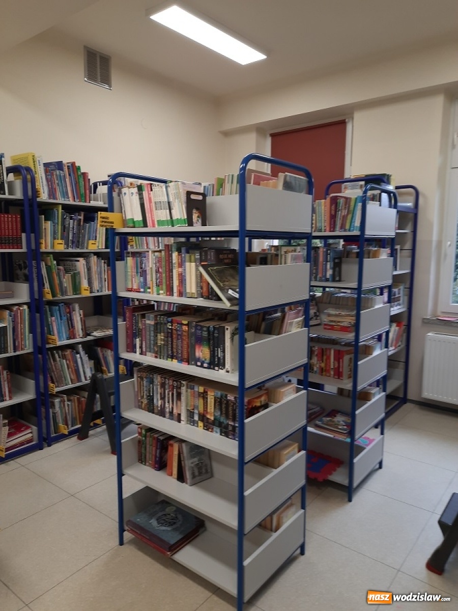 Zdjęcie w galerii na portalu naszwodzislaw.com: Metamorfoza biblioteki szkolnej w Połomi. Pomogła Fundacja JSW wiadomości z regionu