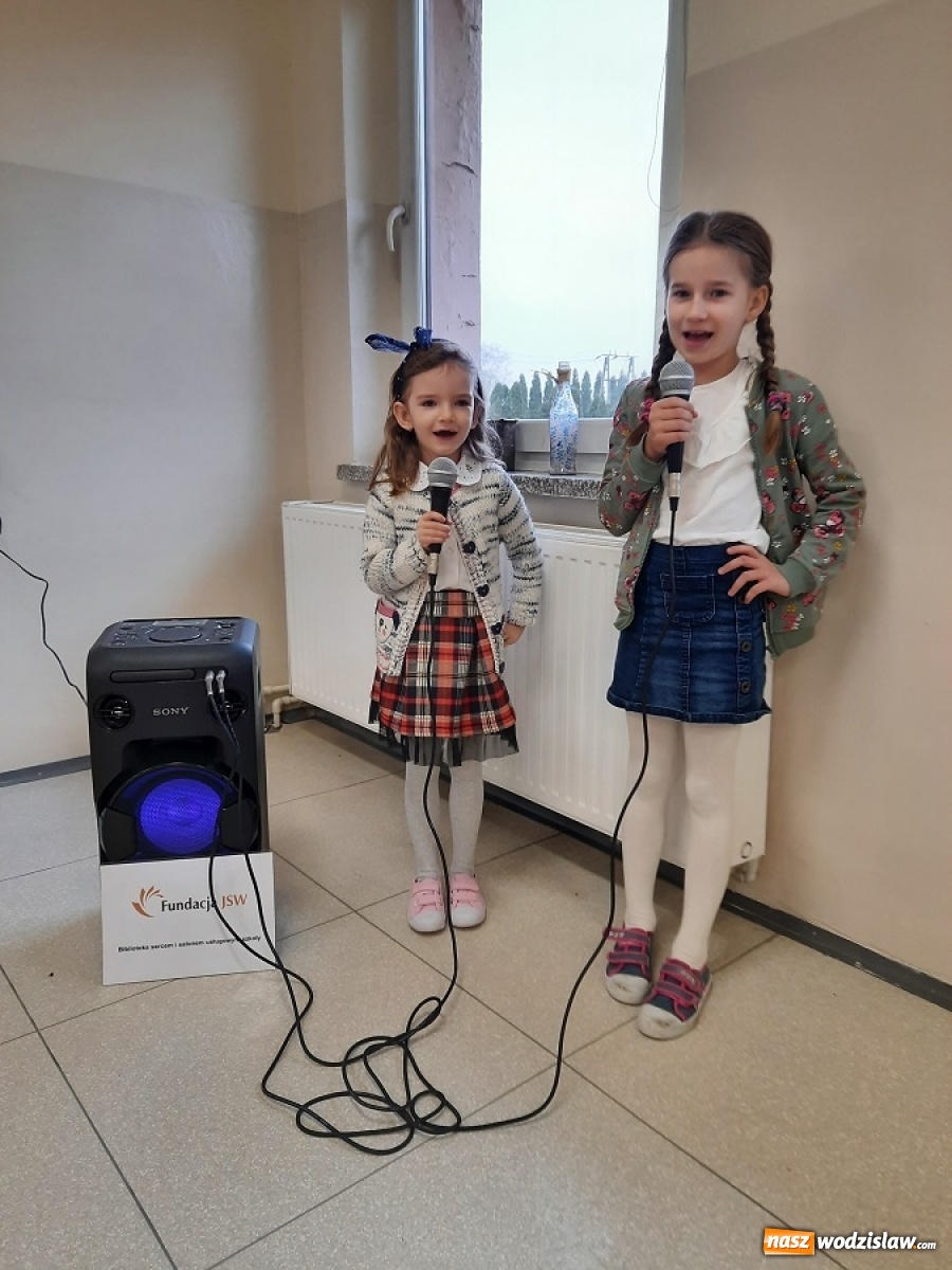 Zdjęcie w galerii na portalu naszwodzislaw.com: Metamorfoza biblioteki szkolnej w Połomi. Pomogła Fundacja JSW wiadomości z regionu