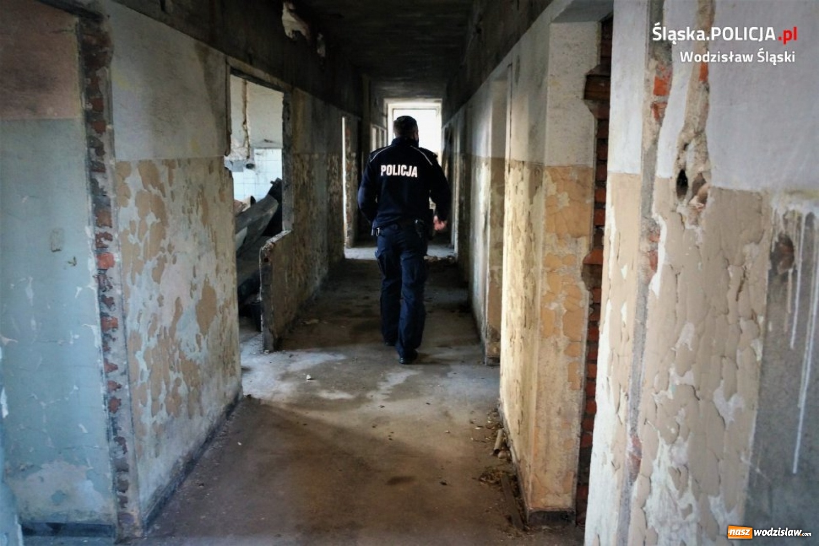 Zdjęcie w galerii na portalu naszwodzislaw.com: Wodzisławscy policjanci kontrolują miejsca przebywania bezdomnych wiadomości z regionu