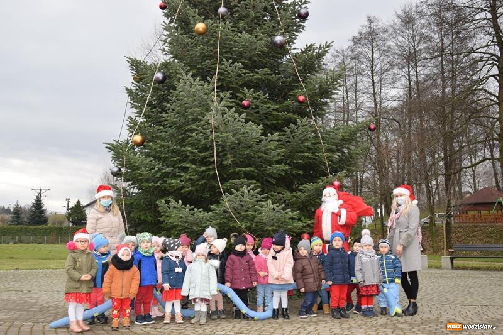 Zdjęcie w galerii na portalu naszwodzislaw.com: Dzieci z mszańskiego przedszkola spotkały się z Mikołajem [FOTO] wiadomości z regionu