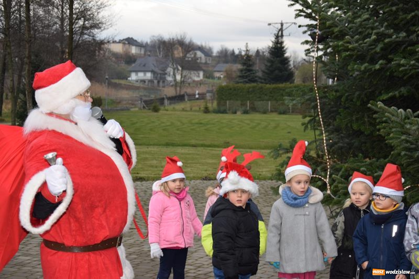Zdjęcie w galerii na portalu naszwodzislaw.com: Dzieci z mszańskiego przedszkola spotkały się z Mikołajem [FOTO] wiadomości z regionu
