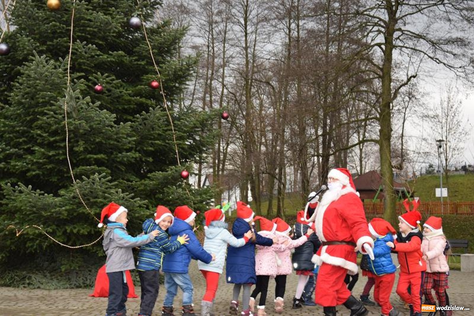 Zdjęcie w galerii na portalu naszwodzislaw.com: Dzieci z mszańskiego przedszkola spotkały się z Mikołajem [FOTO] wiadomości z regionu