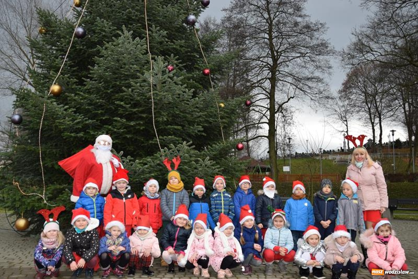 Zdjęcie w galerii na portalu naszwodzislaw.com: Dzieci z mszańskiego przedszkola spotkały się z Mikołajem [FOTO] wiadomości z regionu