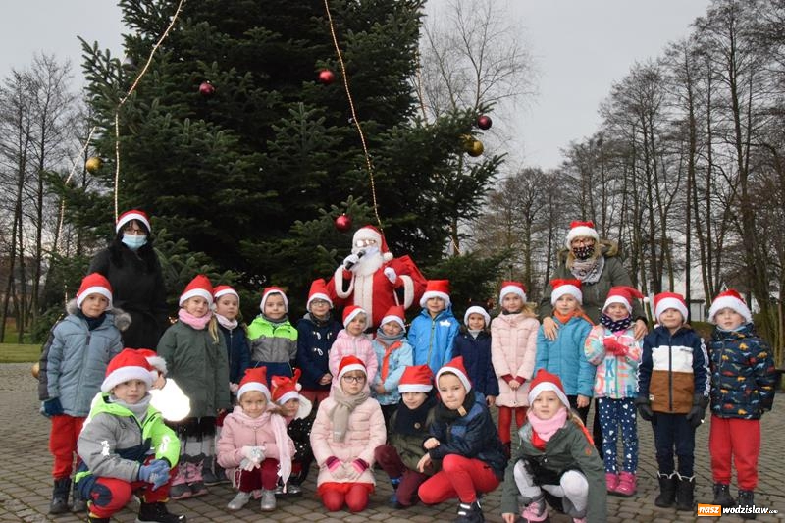 Zdjęcie w galerii na portalu naszwodzislaw.com: Dzieci z mszańskiego przedszkola spotkały się z Mikołajem [FOTO] wiadomości z regionu