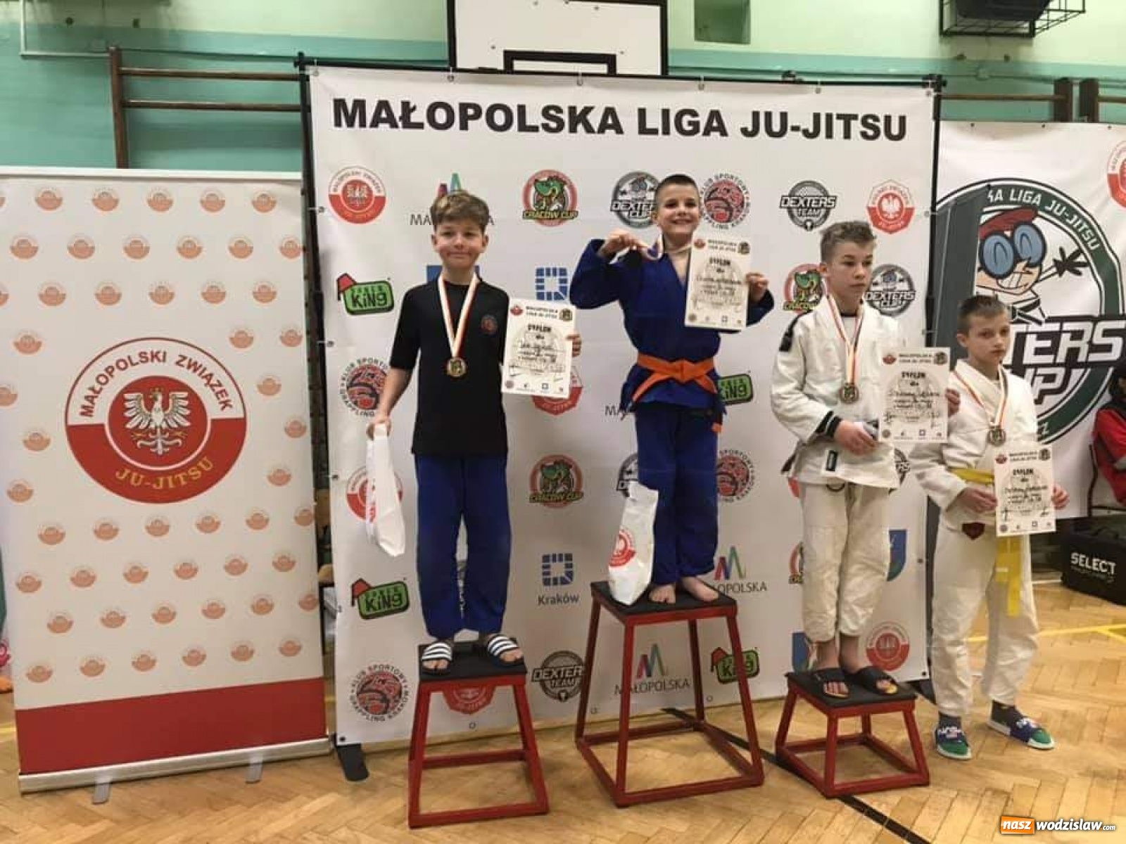 Zdjęcie w galerii na portalu naszwodzislaw.com: Akademia Sportowa Top Team z workiem medali wiadomości z regionu