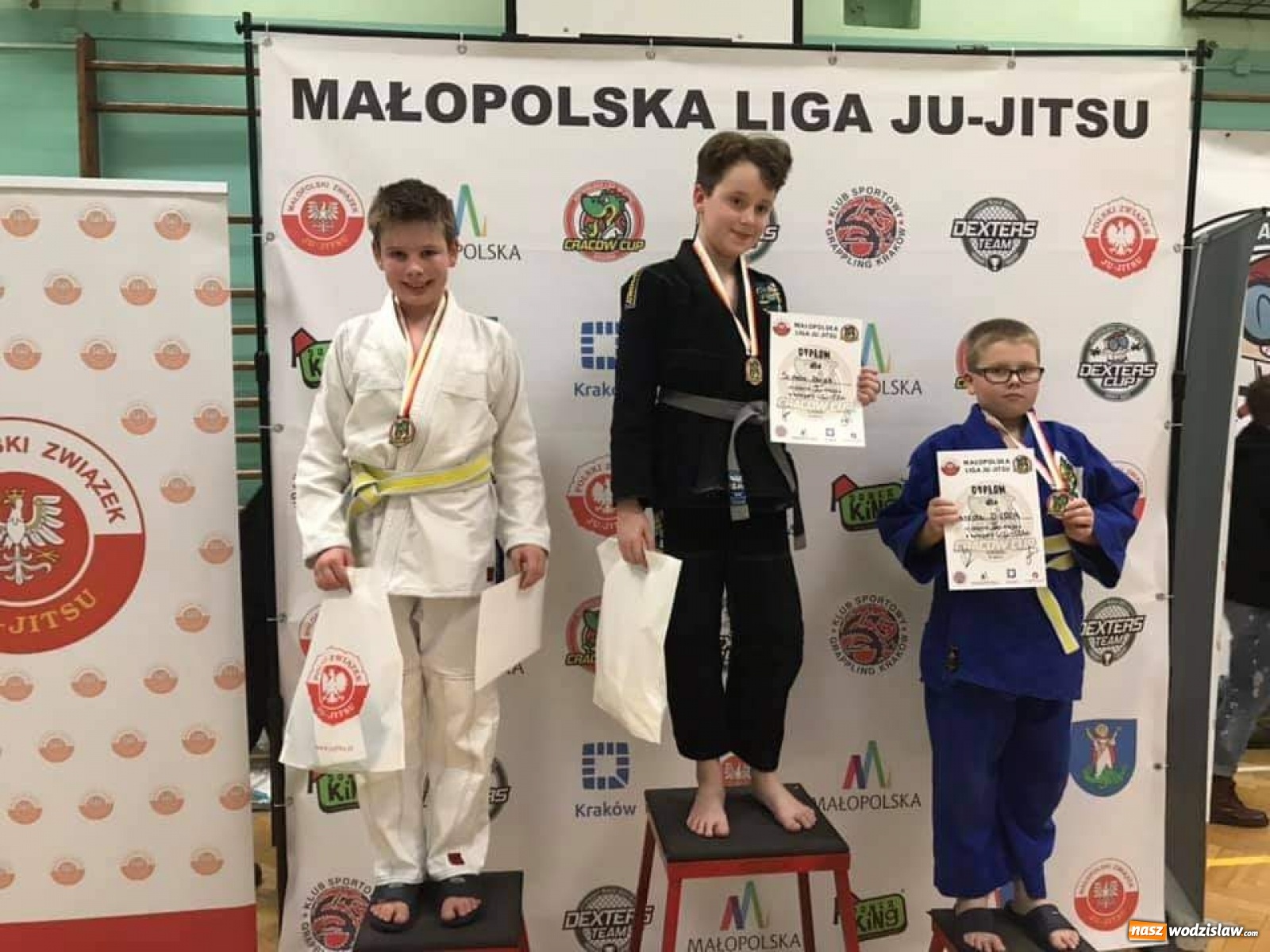 Zdjęcie w galerii na portalu naszwodzislaw.com: Akademia Sportowa Top Team z workiem medali wiadomości z regionu