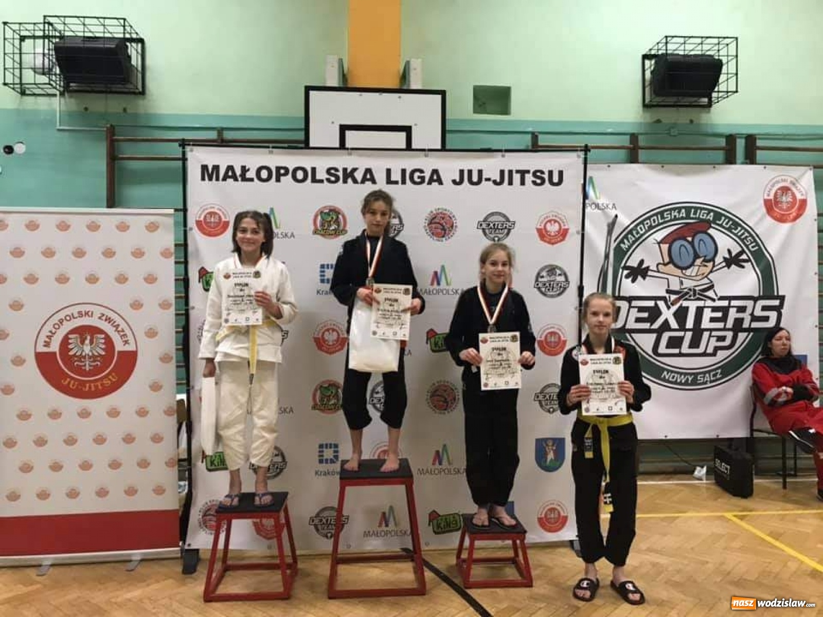 Zdjęcie w galerii na portalu naszwodzislaw.com: Akademia Sportowa Top Team z workiem medali wiadomości z regionu