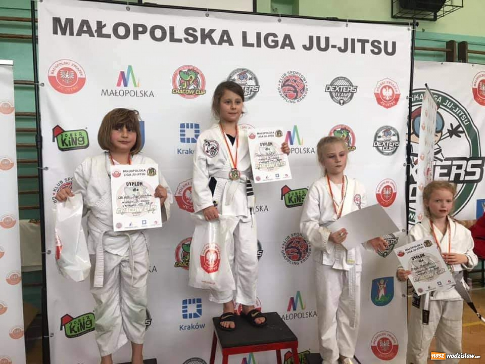 Zdjęcie w galerii na portalu naszwodzislaw.com: Akademia Sportowa Top Team z workiem medali wiadomości z regionu