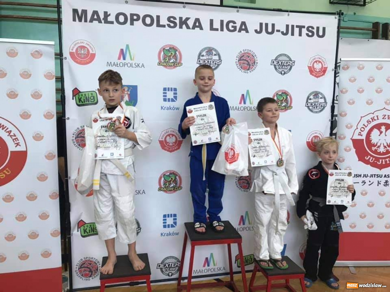 Zdjęcie w galerii na portalu naszwodzislaw.com: Akademia Sportowa Top Team z workiem medali wiadomości z regionu