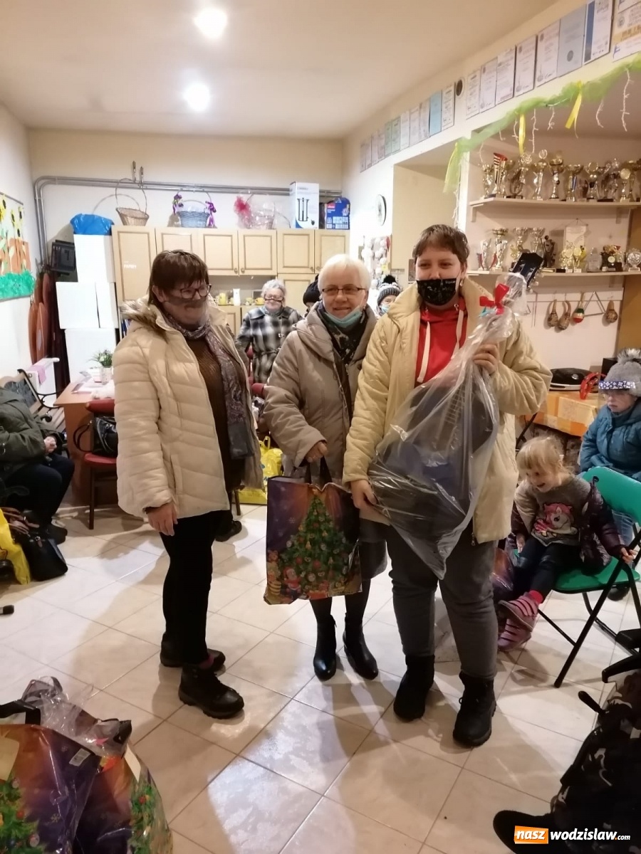 Zdjęcie w galerii na portalu naszwodzislaw.com: Świąteczna niespodzianka dla Sekcji Osób Niepełnosprawnych Radość Życia z Pszowa wiadomości z regionu