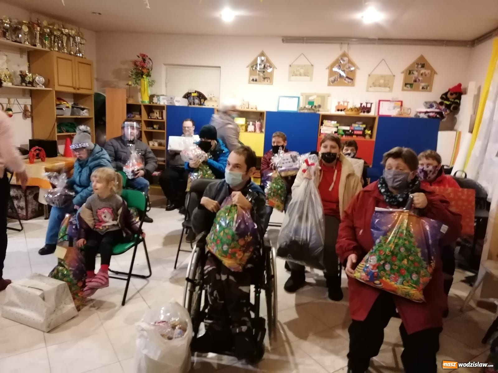 Zdjęcie w galerii na portalu naszwodzislaw.com: Świąteczna niespodzianka dla Sekcji Osób Niepełnosprawnych Radość Życia z Pszowa wiadomości z regionu