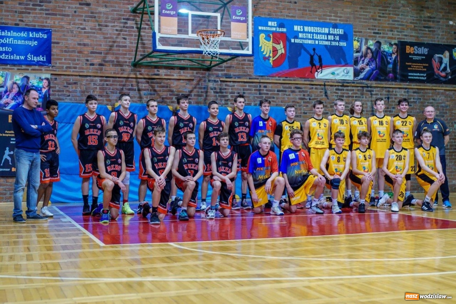 Zdjęcie w galerii na portalu naszwodzislaw.com: Zwycięstwo koszykarzy MKS Wodzisław Śląski w koszykarskich derbach wiadomości z regionu