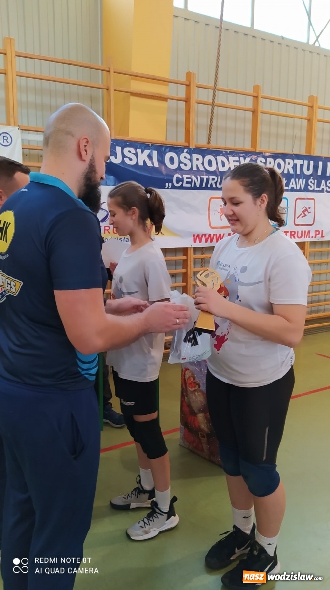 Zdjęcie w galerii na portalu naszwodzislaw.com: Świąteczny turniej piłki siatkowej za nami [FOTO] wiadomości z regionu