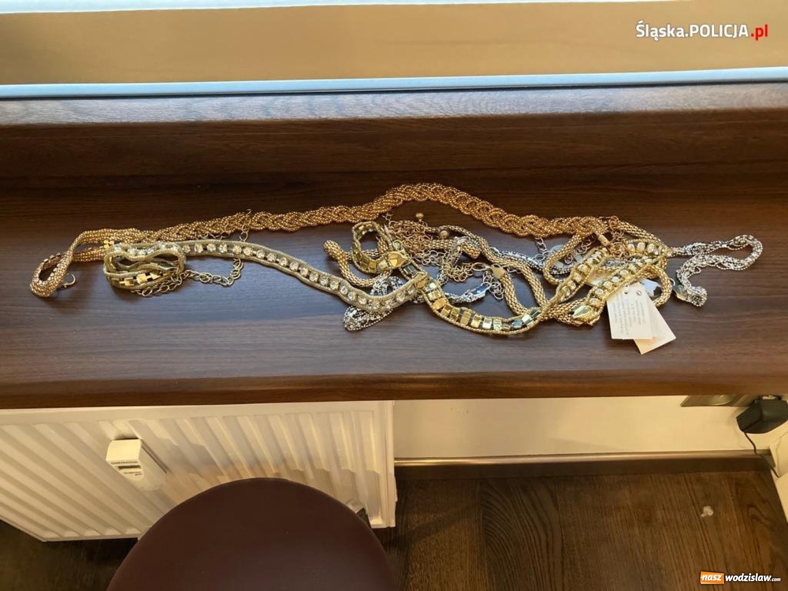 Zdjęcie w galerii na portalu naszwodzislaw.com: Kryminalni rozbili gang oszustów podających się za policjantów wiadomości z regionu