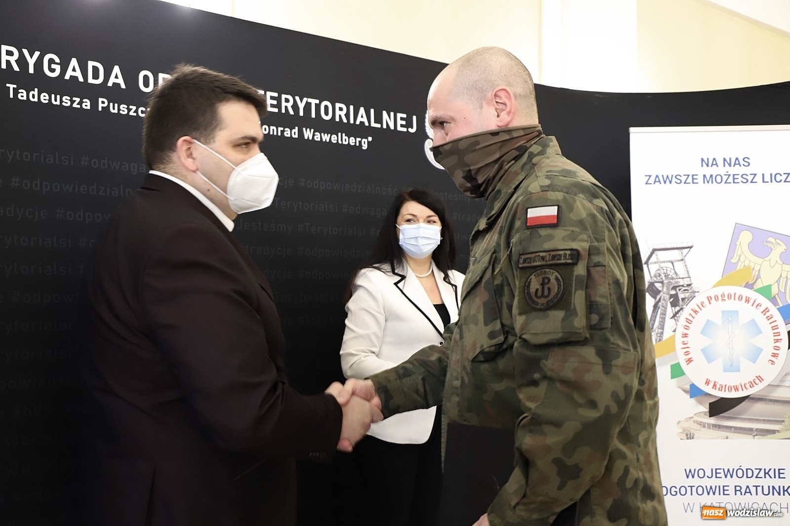 Zdjęcie w galerii na portalu naszwodzislaw.com: Ponad 100 żołnierzy dołączyło do grona ratowników wiadomości z regionu