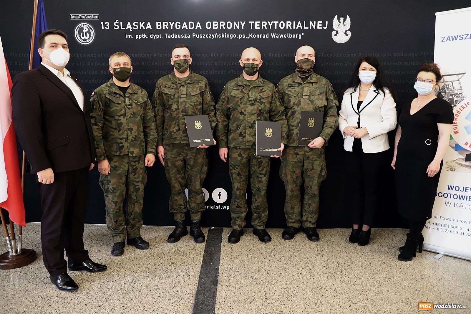 Zdjęcie w galerii na portalu naszwodzislaw.com: Ponad 100 żołnierzy dołączyło do grona ratowników wiadomości z regionu