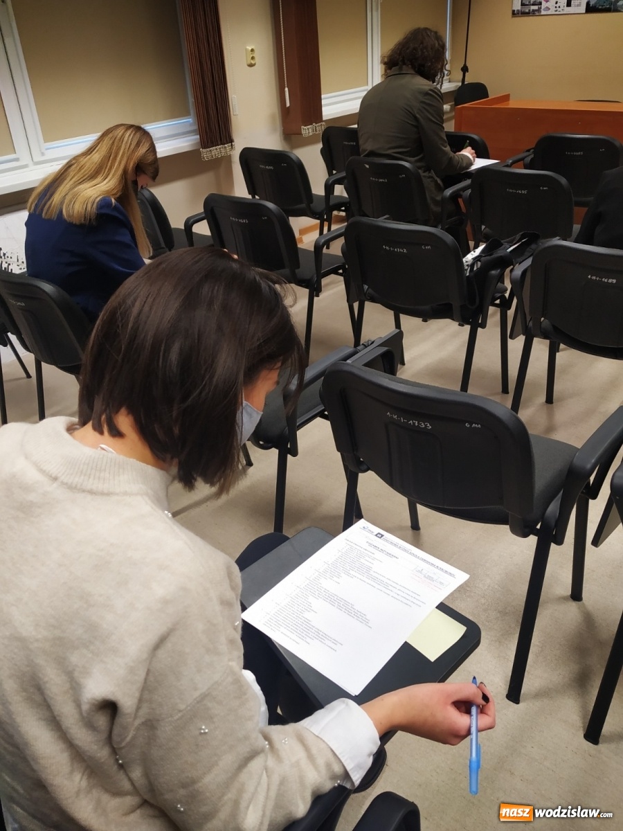 Zdjęcie w galerii na portalu naszwodzislaw.com: Absolwenci raciborskiej architektury bronią dyplomy  wiadomości z regionu