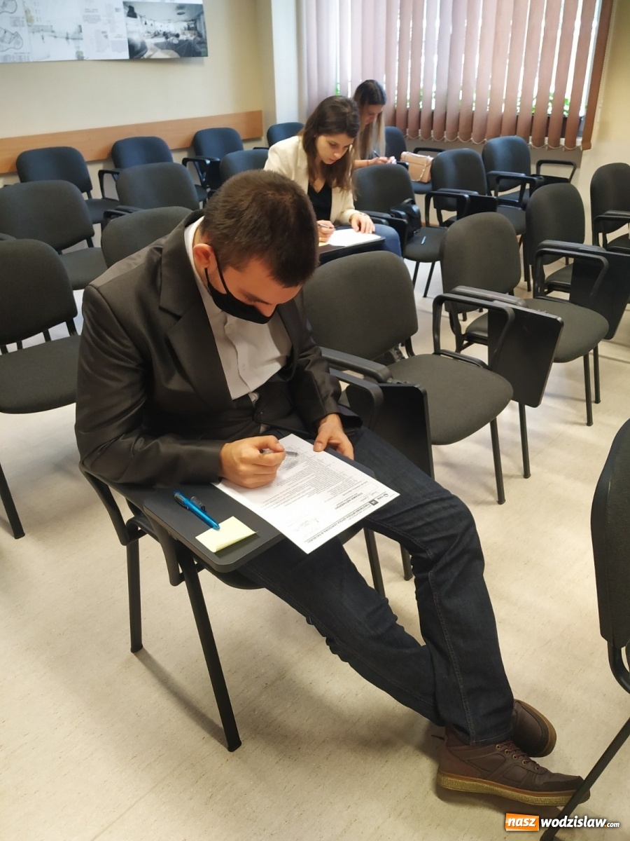 Zdjęcie w galerii na portalu naszwodzislaw.com: Absolwenci raciborskiej architektury bronią dyplomy  wiadomości z regionu