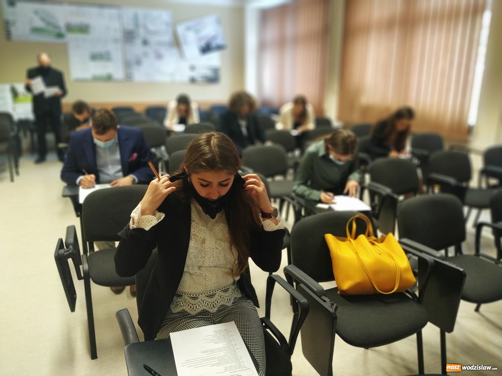 Zdjęcie w galerii na portalu naszwodzislaw.com: Absolwenci raciborskiej architektury bronią dyplomy  wiadomości z regionu