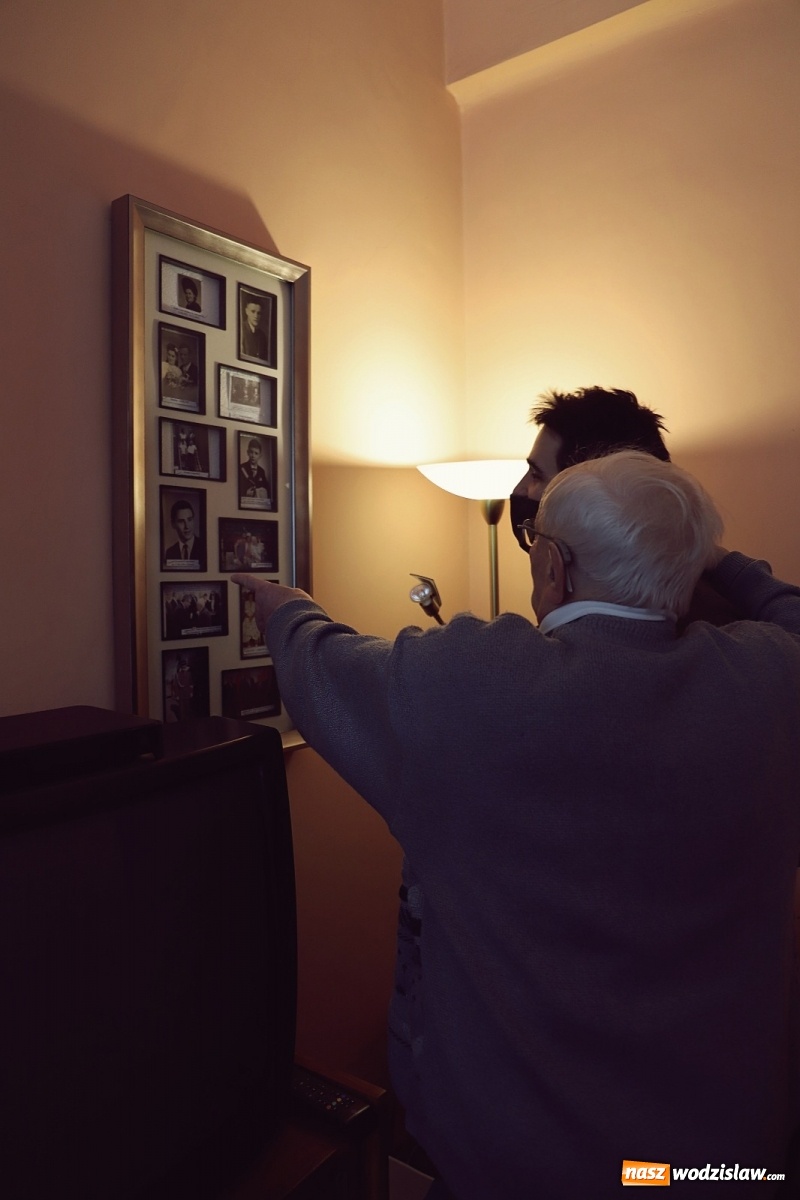 Zdjęcie w galerii na portalu naszwodzislaw.com: Pierwszy kombatant na Śląsku zarejetrowany na szczepienie - pomogli mu żołnierze 13 ŚBOT wiadomości z regionu